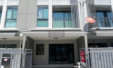 À louer 3 chambres maison de ville à Chom Thong, Bangkok