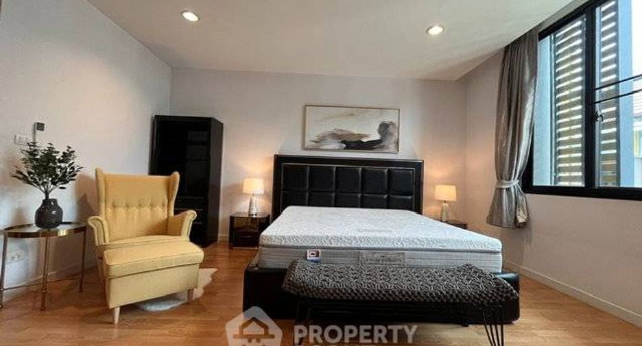For rent 4 bedrooms house in Yan Nawa, Bangkok