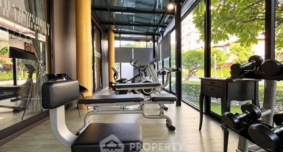 For rent 4 bedrooms house in Yan Nawa, Bangkok