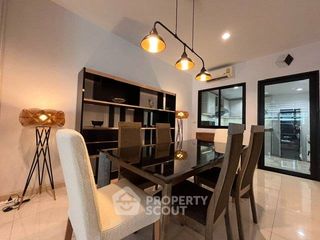 Casa en alquiler de 4 habitaciones en Yan Nawa, Bangkok