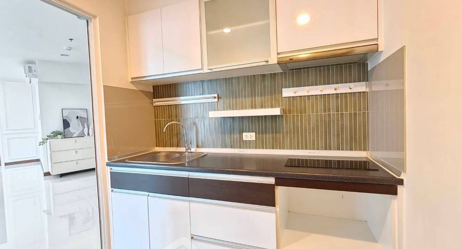 For rent 2 bedrooms condo in Yan Nawa, Bangkok