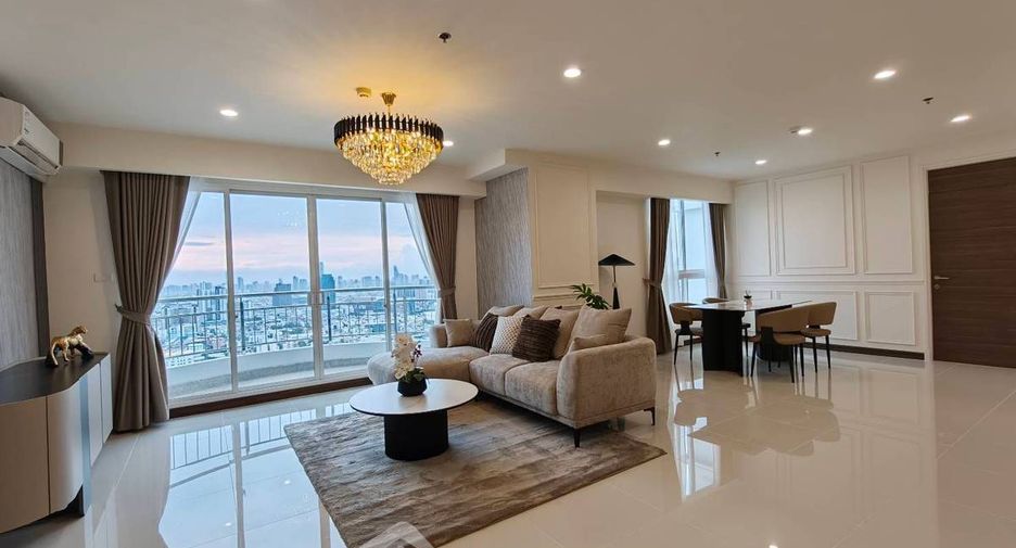 For rent 2 bedrooms condo in Yan Nawa, Bangkok