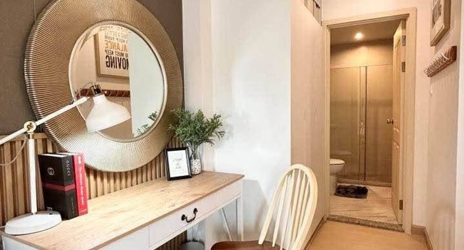 For rent 3 bedrooms condo in Huai Khwang, Bangkok