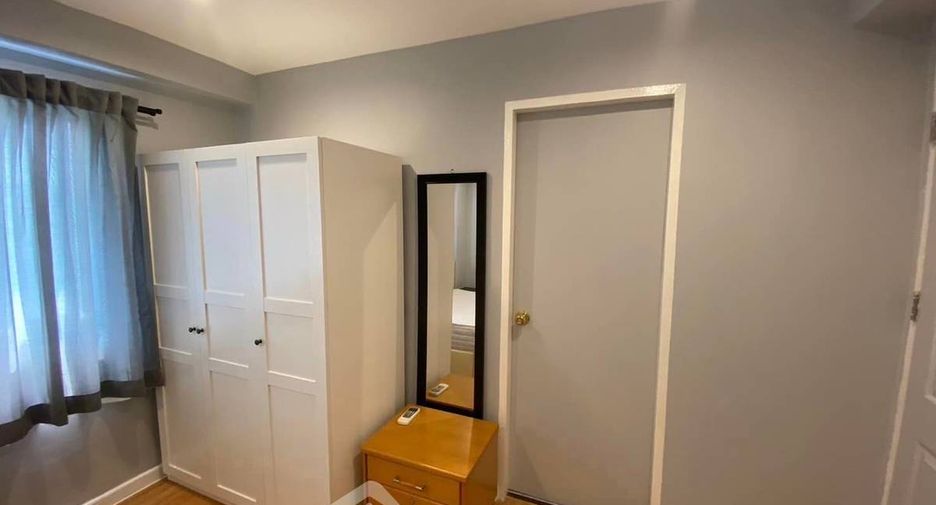 For rent 2 bedrooms condo in Huai Khwang, Bangkok