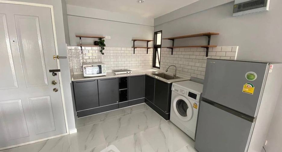 For rent 2 bedrooms condo in Huai Khwang, Bangkok