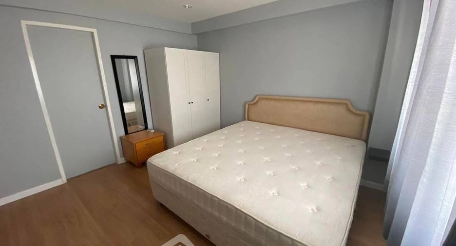 For rent 2 bedrooms condo in Huai Khwang, Bangkok