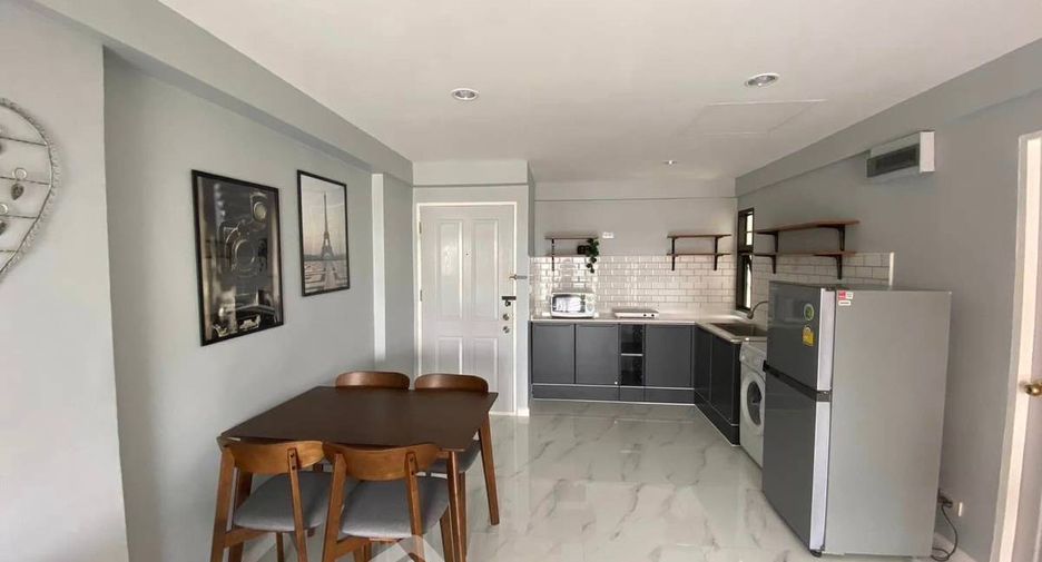 For rent 2 bedrooms condo in Huai Khwang, Bangkok