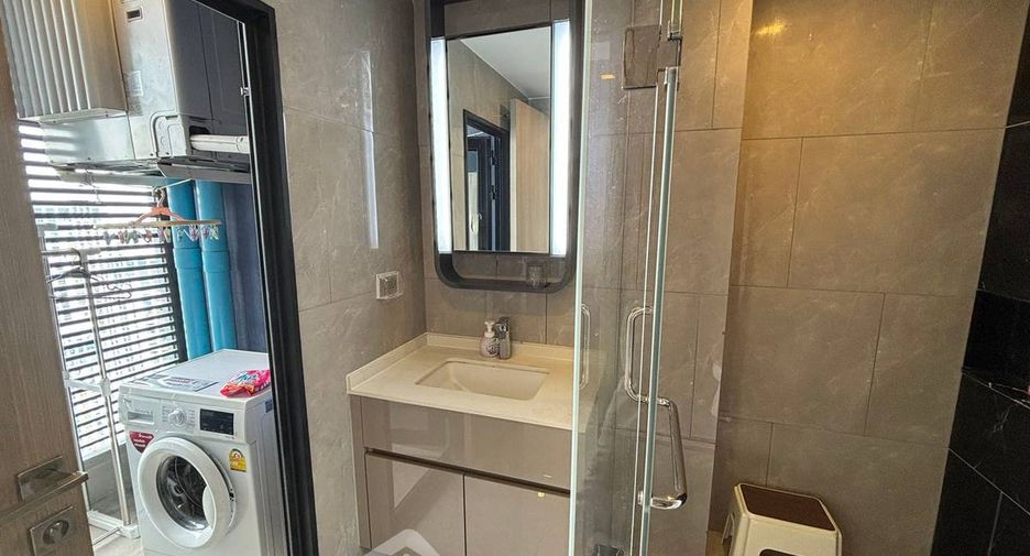 For rent 2 bedrooms condo in Huai Khwang, Bangkok