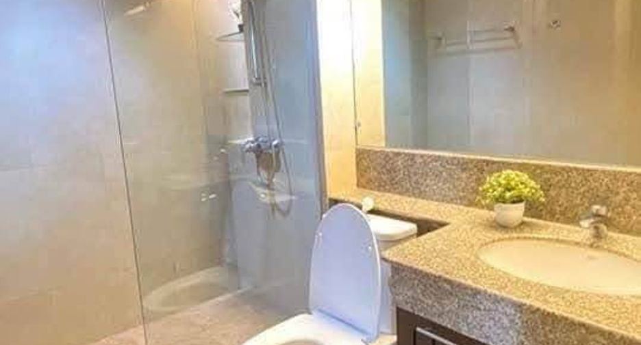 Condo en alquiler de 3 habitaciones en Bang Kho Laem, Bangkok