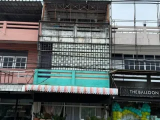 Casa adosada en venta de 6 habitaciones en Bang Lamung, Chonburi