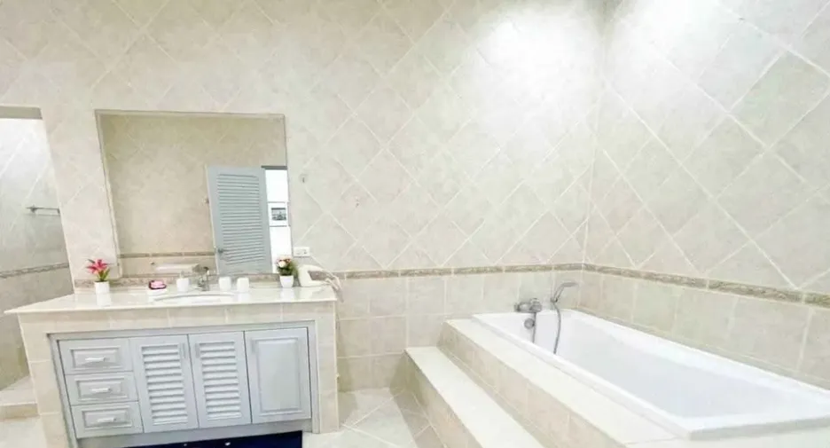 Haus zum Kauf mit 7 Zimmer in Bang Lamung, Chonburi