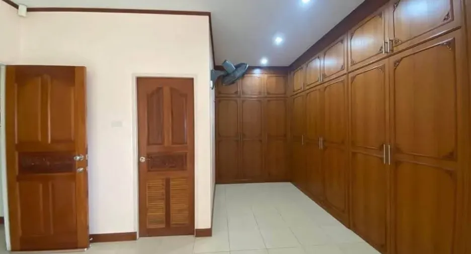 Haus zum Kauf mit 3 Zimmer in Bang Lamung, Chonburi