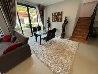 Casa adosada en venta de 2 habitaciones en Bang Lamung, Chonburi