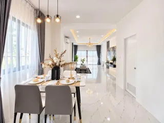 Casa adosada en alquiler de 3 habitaciones en Bang Lamung, Chonburi