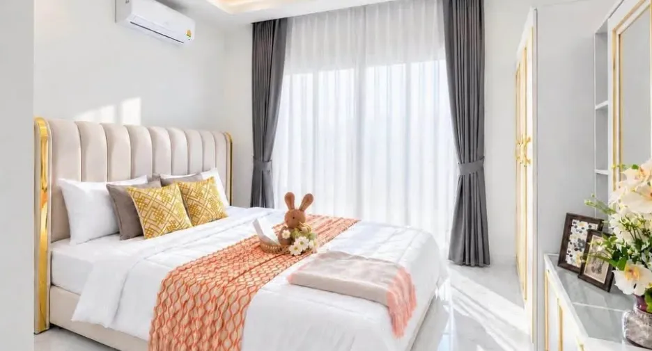 Casa adosada en alquiler de 3 habitaciones en Bang Lamung, Chonburi