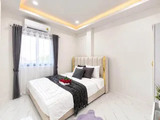 Casa adosada en alquiler de 3 habitaciones en Bang Lamung, Chonburi
