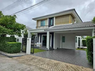 Haus zur Miete mit 4 Zimmer in Si Racha, Chonburi