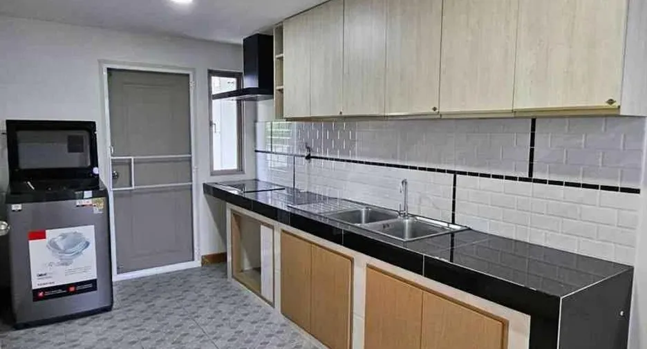 Haus zur Miete mit 4 Zimmer in Si Racha, Chonburi