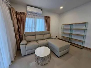 Haus zur Miete mit 4 Zimmer in Si Racha, Chonburi
