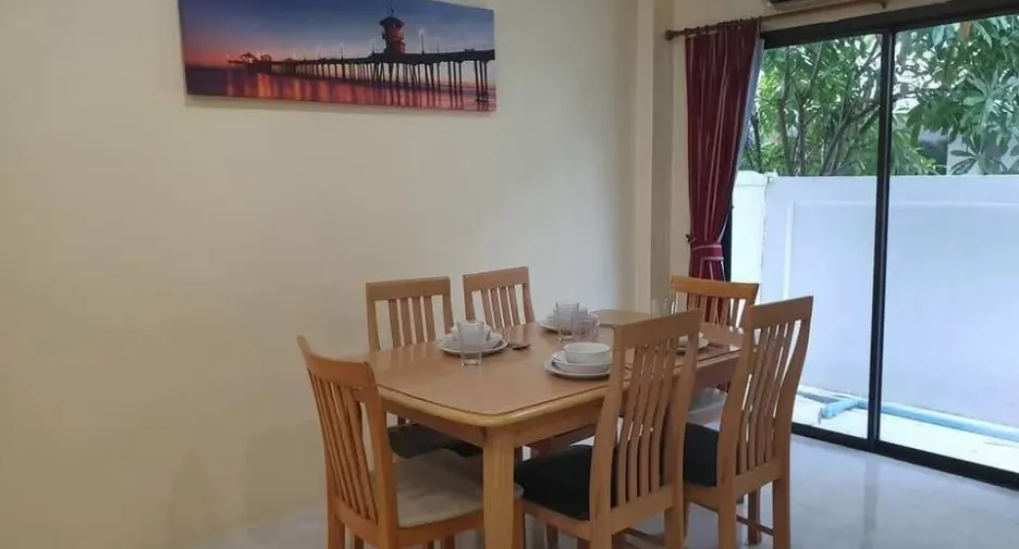 Casa adosada en alquiler de 2 habitaciones en Bang Lamung, Chonburi