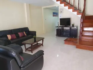 Casa adosada en alquiler de 2 habitaciones en Bang Lamung, Chonburi