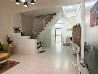 Casa adosada en alquiler de 2 habitaciones en Bang Lamung, Chonburi