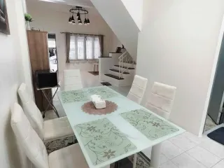 Casa adosada en alquiler de 2 habitaciones en Bang Lamung, Chonburi