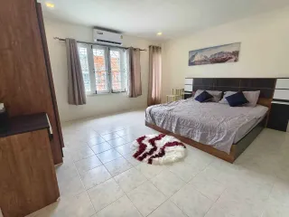 Casa adosada en alquiler de 2 habitaciones en Bang Lamung, Chonburi