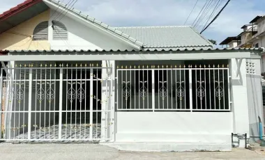 Casa adosada en alquiler de 2 habitaciones en Bang Lamung, Chonburi