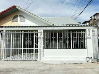 Casa adosada en alquiler de 2 habitaciones en Bang Lamung, Chonburi