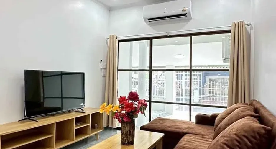 Casa adosada en alquiler de 2 habitaciones en Bang Lamung, Chonburi