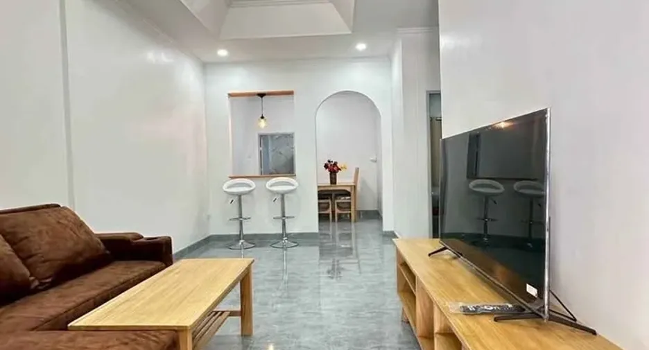 Casa adosada en alquiler de 2 habitaciones en Bang Lamung, Chonburi