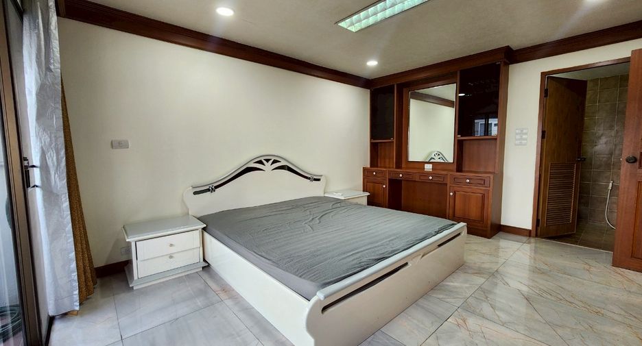For rent そして for sale 3 ベッドルーム condo in Watthana, Bangkok