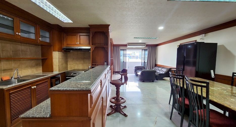 For rent そして for sale 3 ベッドルーム condo in Watthana, Bangkok