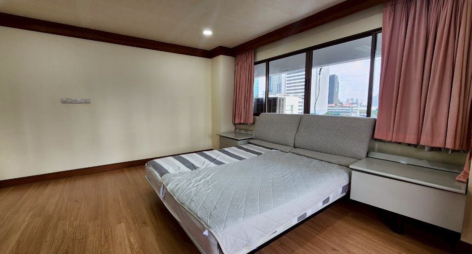 For rent そして for sale 3 ベッドルーム condo in Watthana, Bangkok
