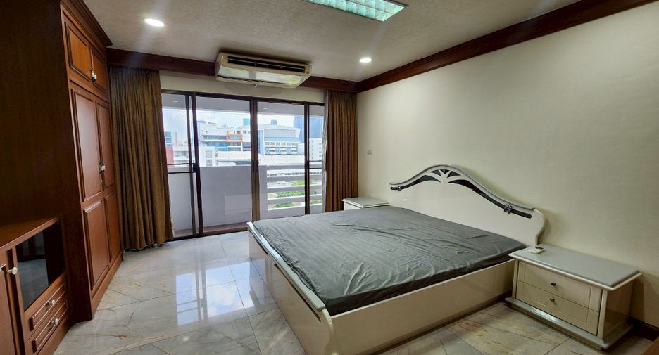 For rent そして for sale 3 ベッドルーム condo in Watthana, Bangkok