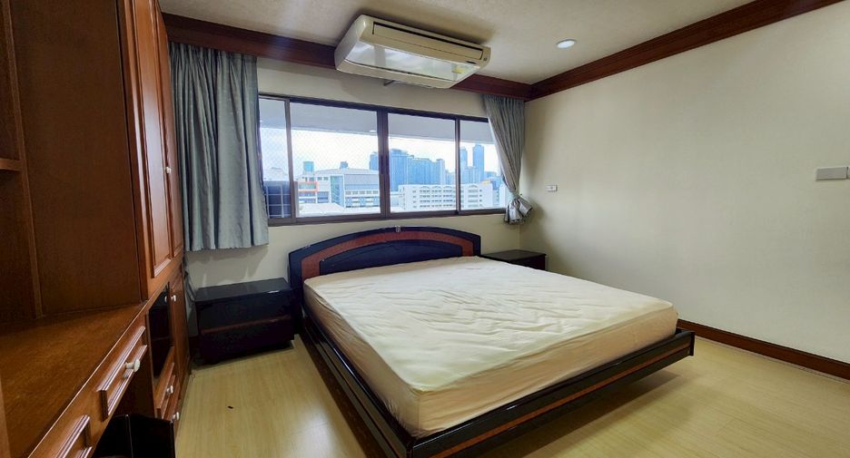 For rent そして for sale 3 ベッドルーム condo in Watthana, Bangkok
