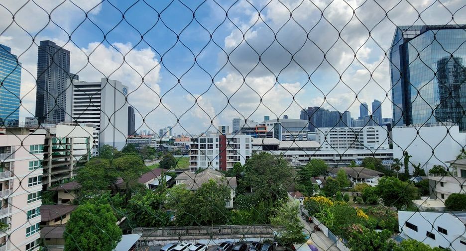 For rent そして for sale 3 ベッドルーム condo in Watthana, Bangkok