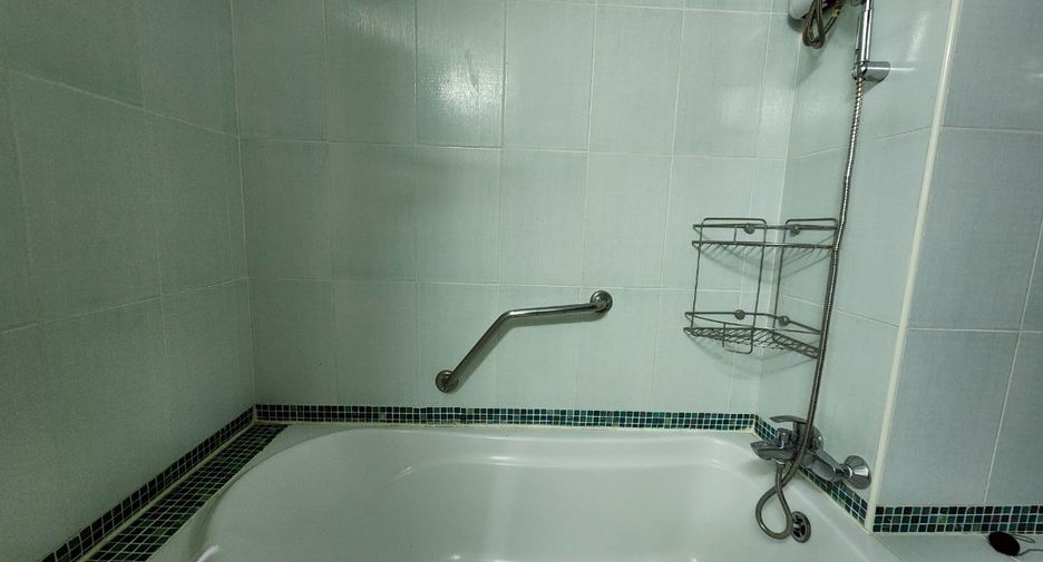 For rent そして for sale 3 ベッドルーム condo in Watthana, Bangkok