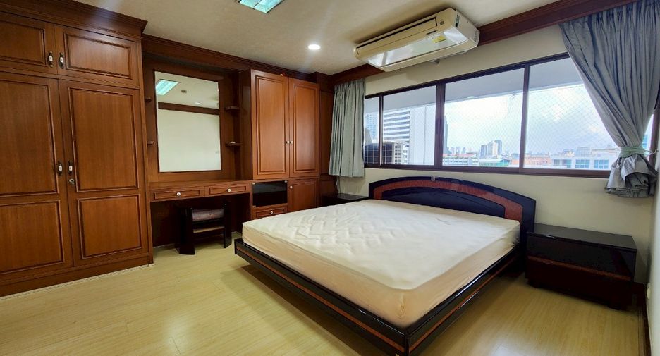 For rent そして for sale 3 ベッドルーム condo in Watthana, Bangkok