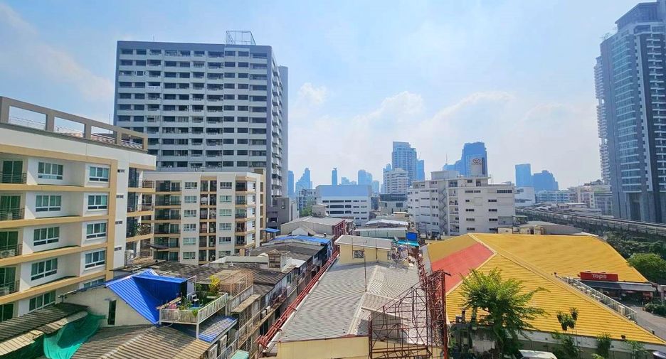 For rent 2 bedrooms condo in Khlong Toei, Bangkok