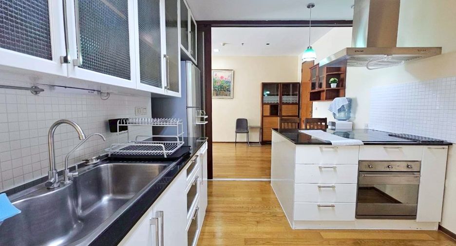 For rent 2 bedrooms condo in Khlong Toei, Bangkok