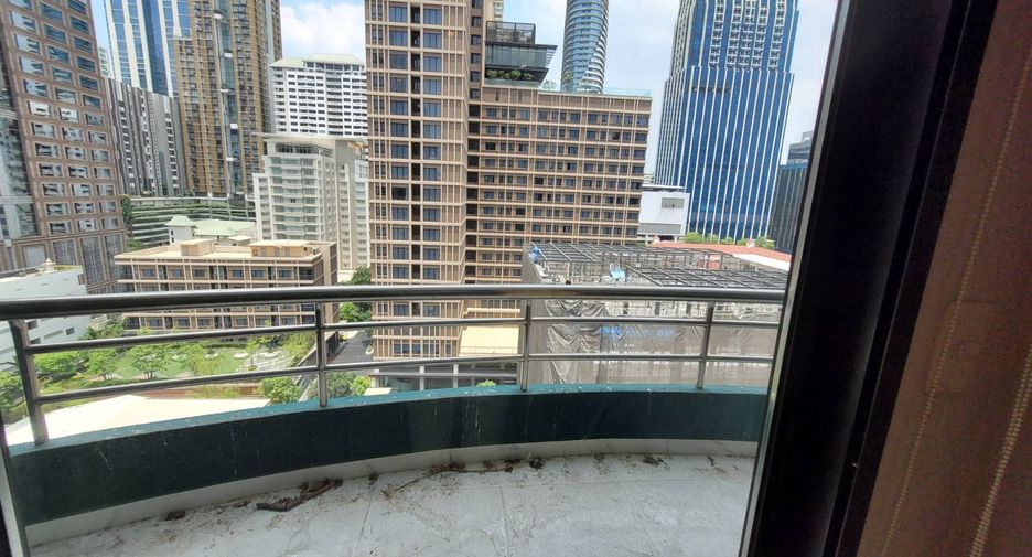 For rent 3 bedrooms condo in Pathum Wan, Bangkok