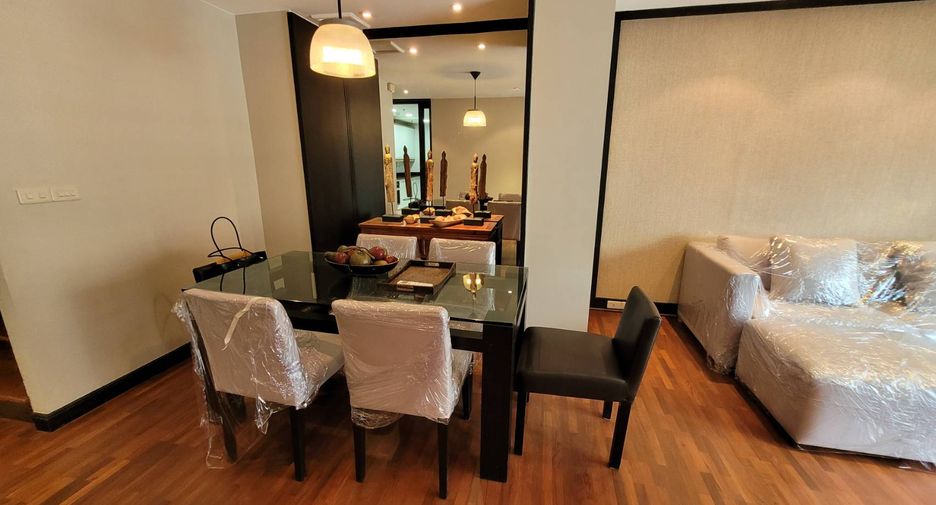 For rent 3 bedrooms condo in Pathum Wan, Bangkok