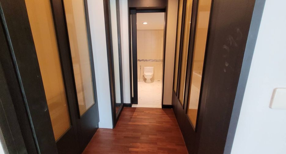 For rent 3 bedrooms condo in Pathum Wan, Bangkok