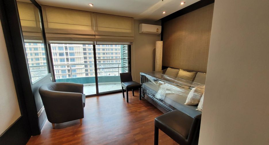 For rent 3 bedrooms condo in Pathum Wan, Bangkok