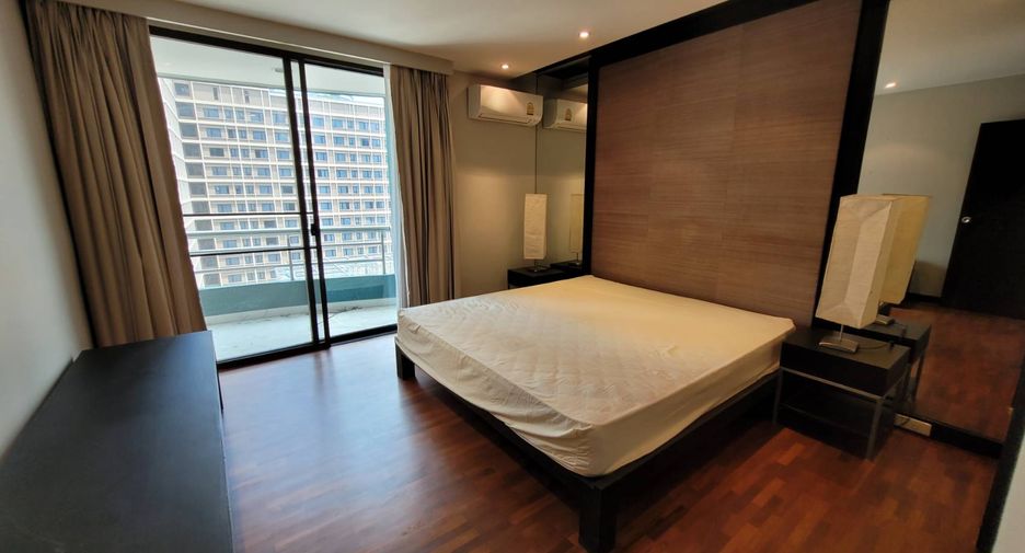 For rent 3 bedrooms condo in Pathum Wan, Bangkok