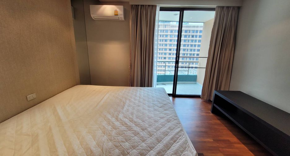 For rent 3 bedrooms condo in Pathum Wan, Bangkok