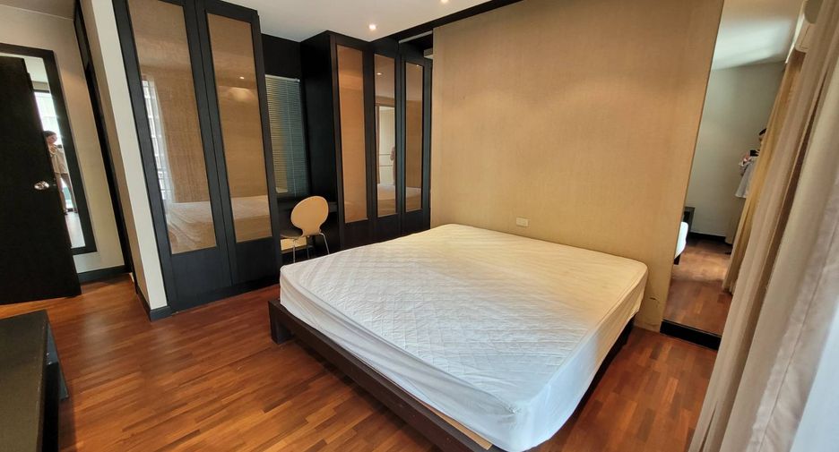 For rent 3 bedrooms condo in Pathum Wan, Bangkok