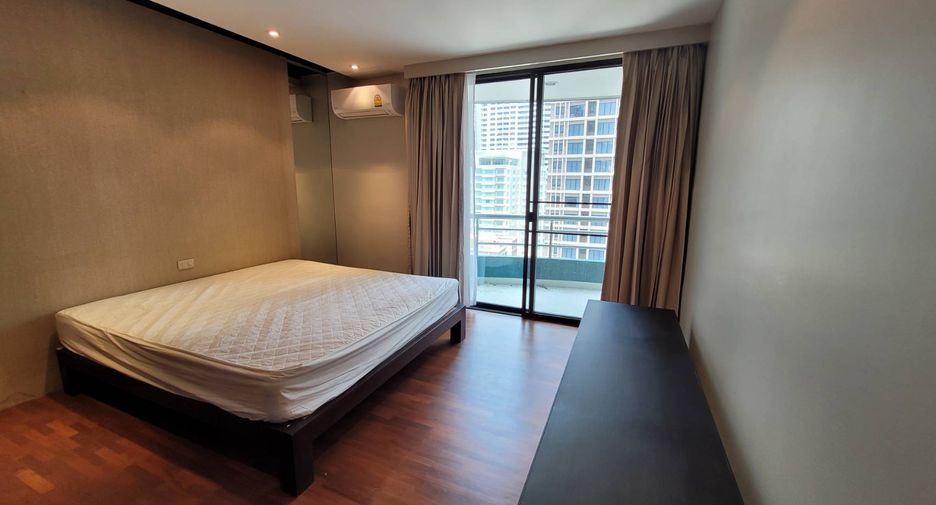 For rent 3 bedrooms condo in Pathum Wan, Bangkok